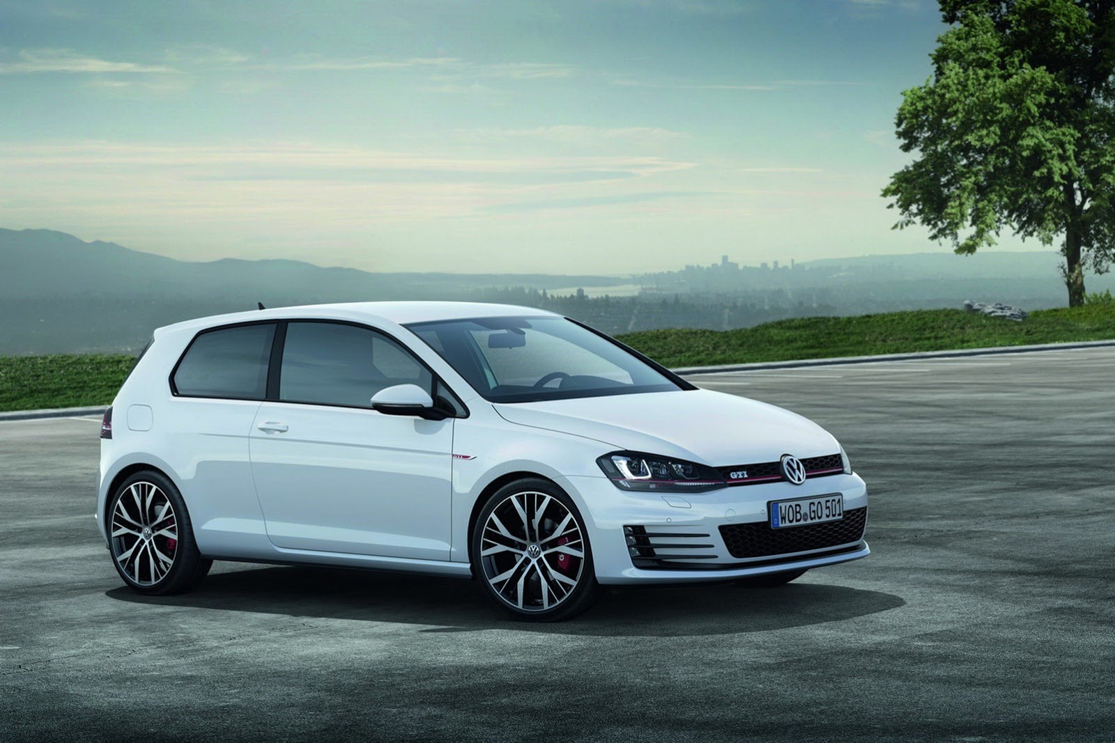 2014 VW Golf GTI Revealed in Production Guise, Available in 220PS and